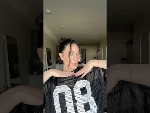 Easy messy bun!!! Fav hairstyle for day 3/4 hair #hairtutorial #messybuntutorial #messybunhairstyle