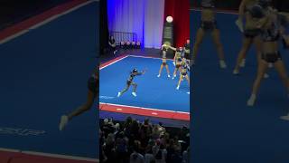 Bounce back tumbling pass🤯#cheer #tumbling
