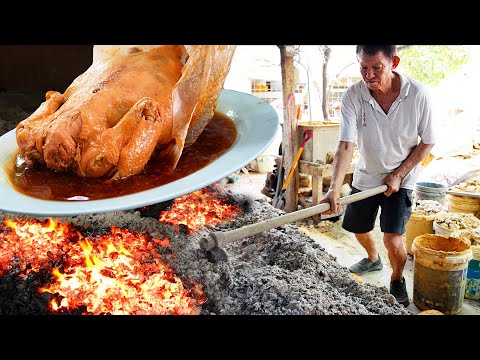 BEGGAR CHICKEN baked in mud for 6 hours! Malaysia Street Food