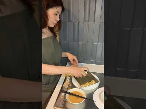 ノーブラ裸エプロンで熟女が料理した結果・・・