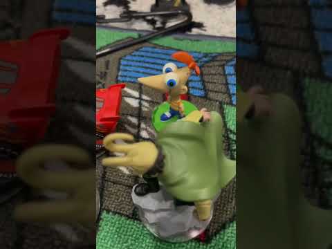 Dash Brings An R18+ Movie To School/Grounded