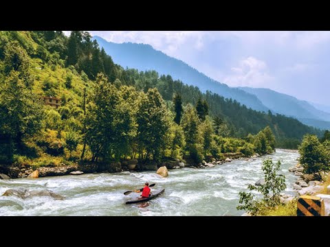 manali roadside river view , himachal pardesh