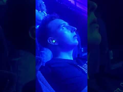 kako sodelavec Domen gleda Evrovizijo v areni v Baslu, ker mu večina glasbe gre na živce 😁😁