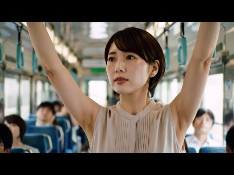 電車に乗っている美人のOLやギャル。