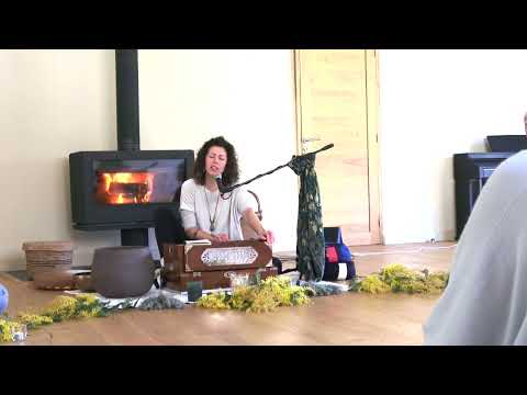 MarieCharlotte - Extrait de Ad Guray Nameh - Cercle de chant à "La clairière du soi"