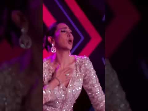 Karishma Kapoor's mesmerizing performance