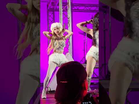 26/12/24 Booty Bomb - แฮนน่า 4EVE (Fancam) at Snow Ville