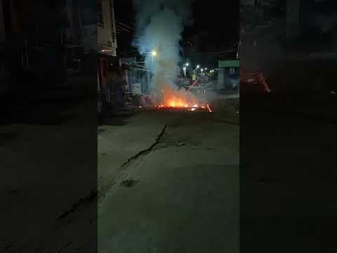 Ajanta fireworks 1000 wala bursting #fireworks #diwalicelebration #diwalifestival #sony #crackers