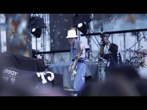 THE TOYS  - ก่อนฤดูฝน at Fungthon Fest ณ โกดังเสริมสุข [Fancam 4K]