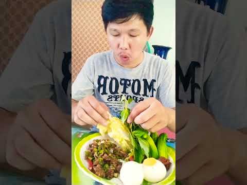 ลาบดิบกับไข่ต้ม