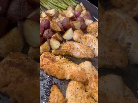 EASY QUICK SHEETPAN DINNER | #weeknightdinners #easyrecipe #easydinnerideas #cooking