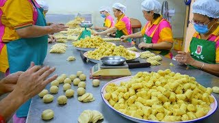 MOUTHWATERING street food in MALAYSIA - BEST curry noodles and traditional MALAYSIAN breakfast JOHOR