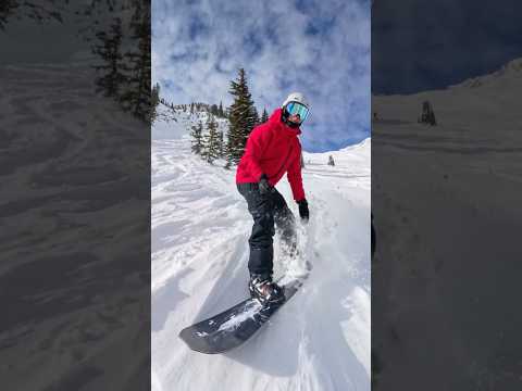 Watching out for cliffs as we snowboard through pow @outdoormasterUS @clewsnowboarding