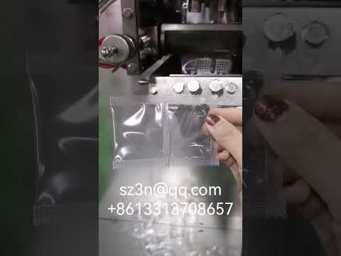 Automatic packaging machine for automatic packaging of two materials at the same time