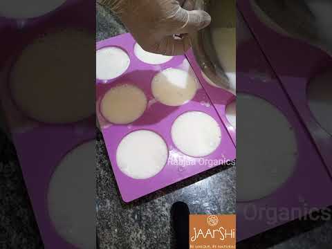 Homemade Aloevera soap making | Skin Moisturing soap | #raajaaorganics #jaarshi #meltandpoursoap