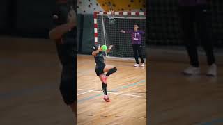 A perfect feint👌📷 TT @handballargentina#handballteam #handballphoto #handballaddiction #handballtime