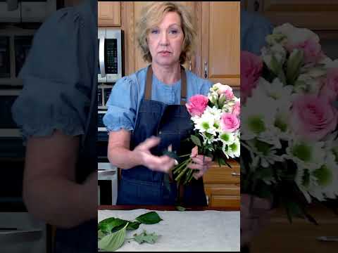 Stem Wrap Speedy Tutorial #bouquet  #realflowers #floraldesign