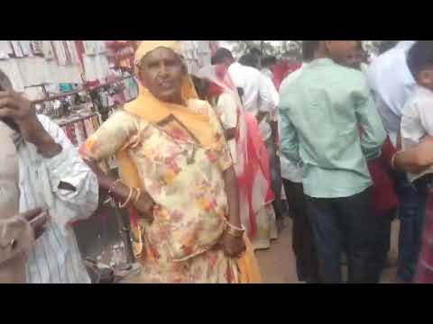 मेले के अंदर महिलाएं किस तरीके से शॉपिंग कर रही है देखिए दोस्तों