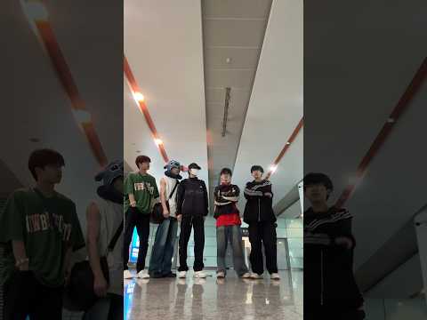 终于轮到我们拍这个转场了 #簪花 #旅游转场 #跟你的姐妹一起拍 #转场 #致你 #音樂 #抖音 #旅行 #马面裙 #帅哥 #中国
