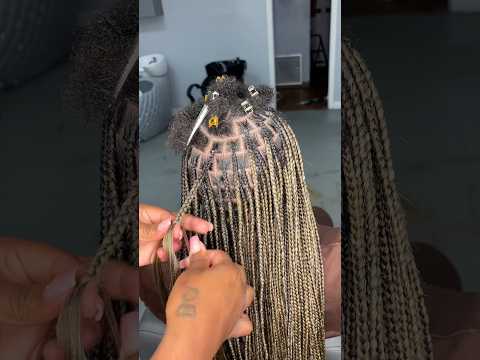 Braiding small knotless on short hair| would I do it again? NO😩 #smallknotlessbraids#hairstyle