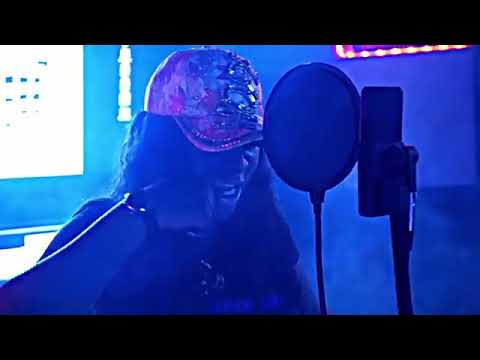 Quandra Banks - Push Comes to Shove (In Studio Performance)