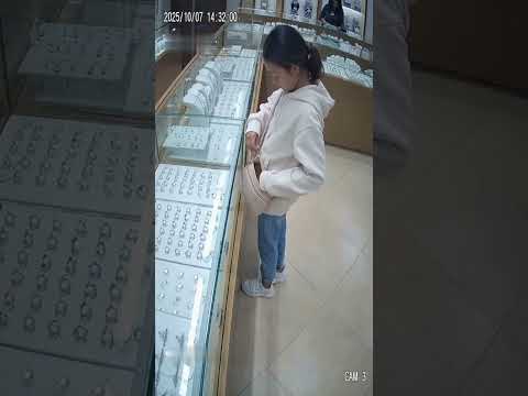 Girl Steals Bracelet from Jewelry Store 💎😳 | Security Footage