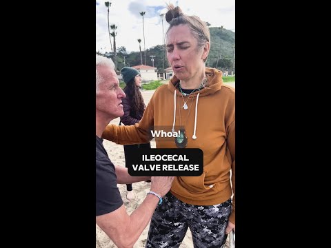 Watch Garry Lineham perform an incredible ileocecal valve release in Malibu! 🌊 #GutHealth