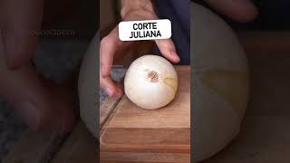 Cómo cortar la cebolla en Juliana - Los pelitos son raíces 🤣 #shorts