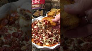 This Pizza Dip is always a crowd pleaser! #pizzadip #pizza #dip #partyfood #cookout #summer #recipe
