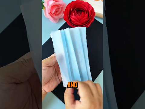 Let’s create a beautiful rose bouquet! Start by taking 40 sheets of 5 by 5 cm paper.