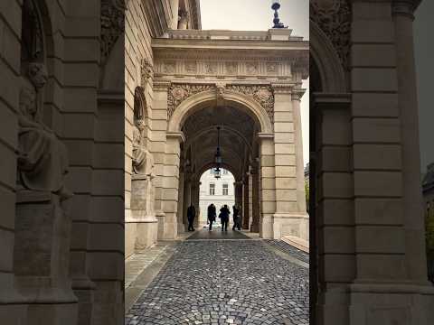 Exploring Budapest on Foot: A Stroll Through its Charming Streets #budapest