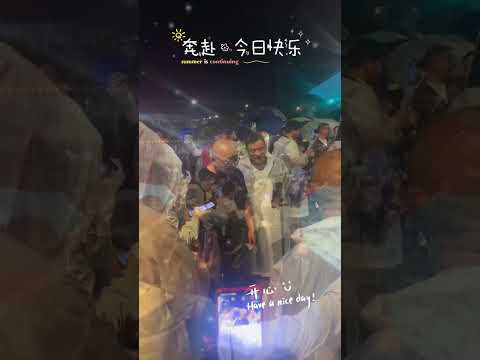 刀郎演唱会也太火爆了，没买到门票的歌迷挤满场外