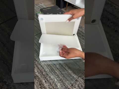 Unboxing my new MacBook Air with an M3 chip 🤩
