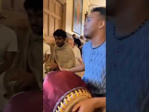 Enthusiastic Kirtan by Amala Harinam Prabhu