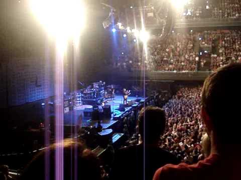 Eddie Vedder speaking Dutch @ Ziggo Dome #1