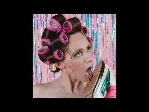Caroline Quinn - ALIEN ON MY MIND (Official Audio)
