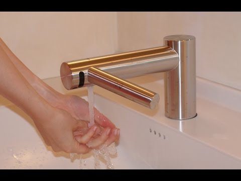 Sanikal Badeinrichtung: Vergleich Dyson Wash+Dry gegen eine herkömmliche Elektronikarmatur