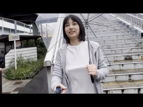 雨の日に歩道橋を散歩していたら…