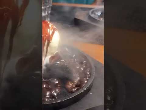 #foodreview#dessert#sizzling brownie#Liam'sDiner for more videos subscribe our channel🔔