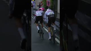 CLOSE ONE 😮Josh Tarling is not hanging about on Stage 10 at the Giro d'Italia! 🚀
