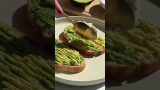 #avocadosandwich#healthy#yummy#trending#brekfastrecipe#mouthwatering#musttryrecipe😋😋