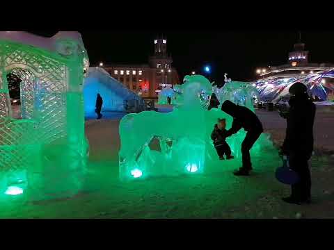 снежный городок в Кемерово на площади Советов в декабре 2021. предновогодний Кемерово