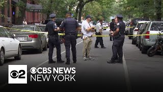 1 dead, 1 injured in stabbing in Hell's Kitchen apartment