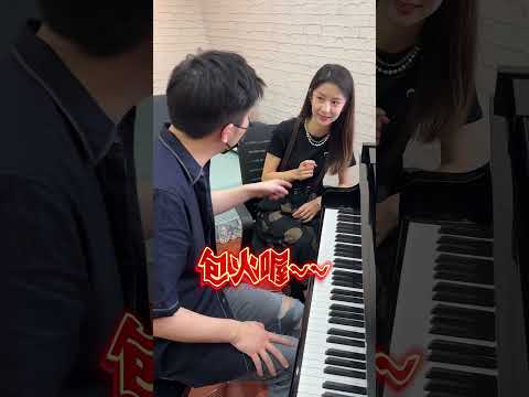 鋼琴大佬薛汀哲假扮導演來招美女老師，帶老師穿越回1941年