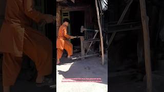 Genius Foot-Operated Hands-Free Blacksmithing Hammer #metal #tools #tips #tricks #diy #how #hammer