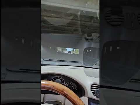 Loud Mercedes Exhuast Under Bridge!
