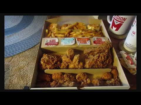 What Is The Difference Between KFC's BRAND NEW $25 Fan Favorite Box & Their $20 Fill Up Box? #kfc