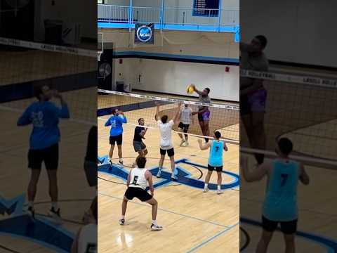 That set 👀 ……………….. #volleyball #voleibol #volleyballworld #fyp #middlehitter #setter #fypviral