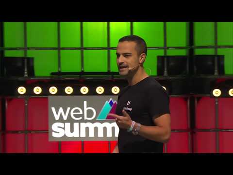 Amir Bozorgzadeh, CEO at Virtuleap, pitches at Web Summit 2019