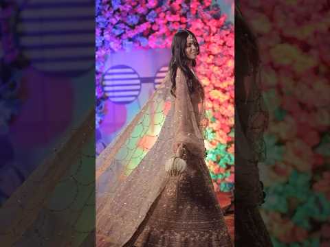 Dolled up देसी ✨#hair #relatable #shadi #wedding #fash ion#indian #lehenga #goldenlehenga #makeup